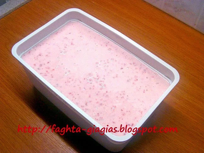 Παγωτό γιαούρτι με φράουλες - Τα φαγητά της γιαγιάς