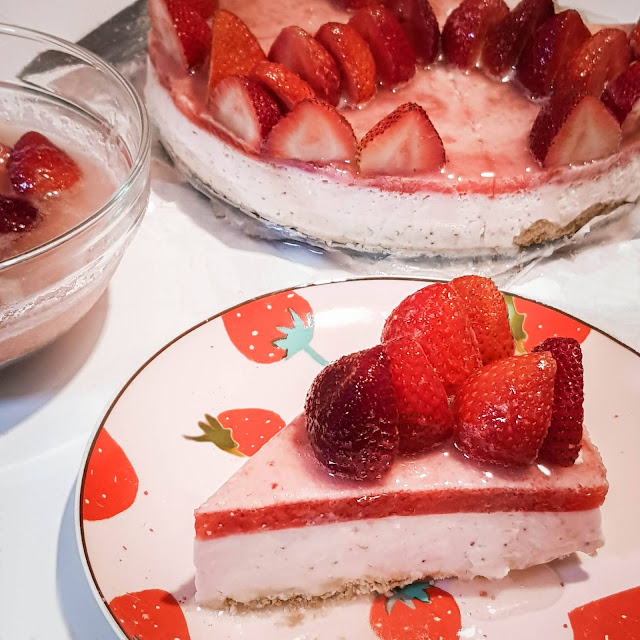 Recipe Strawberry Cheesecake (unbaked) {FoodWanderers}