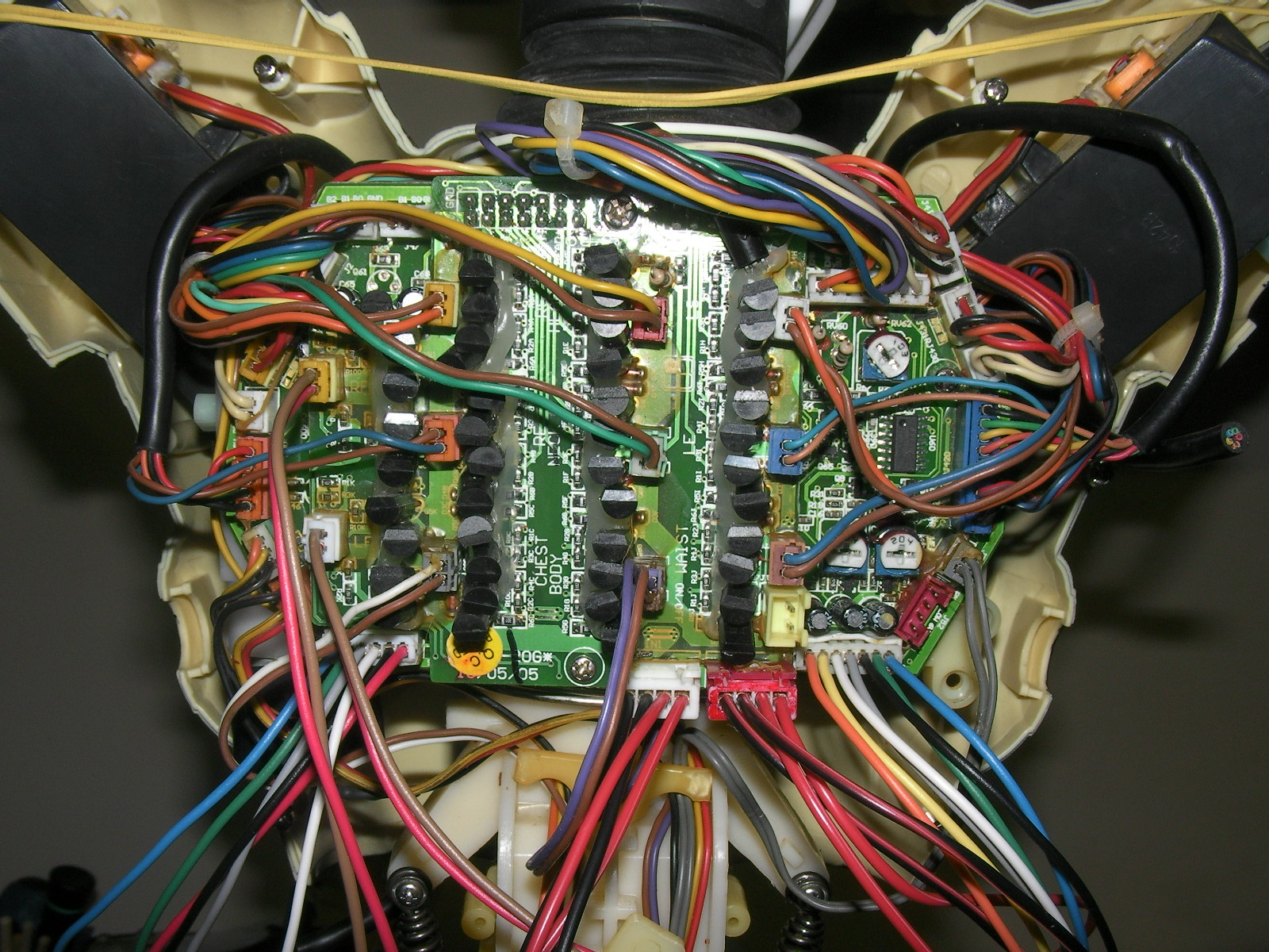 My Man The Maker: Robosapien V2 - Foot Motors Rewire