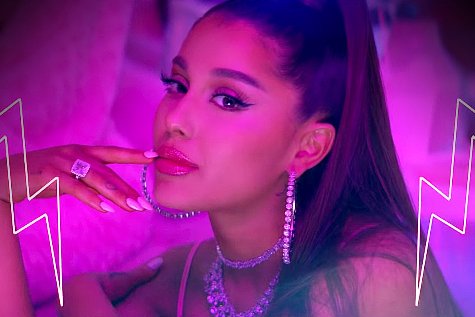 Lirik Lagu Ariana Grande - 7 Rings