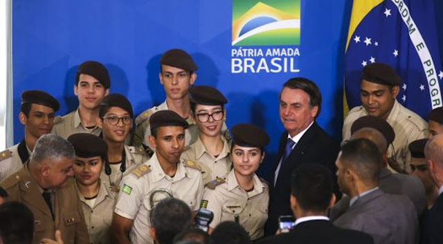 Bolsonaro diz que governadores do NE fazem política ao não aderirem à escola cívico-militar