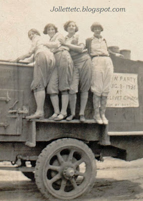 Velma and friends July 1925 https://jollettetc.blogspot.com