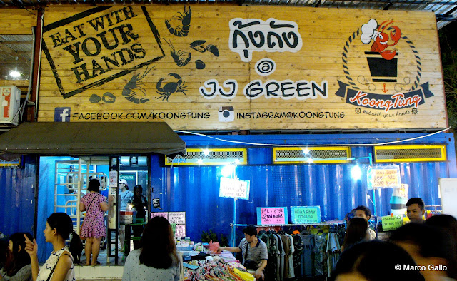 JJ GREEN MARKET, MERCADO NOCTURNO DE FIN DE SEMANA, BANGKOK. TAILANDIA