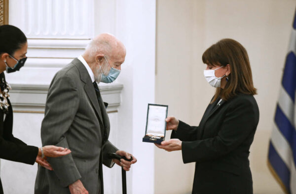 H ΠτΔ τίμησε τρεις Αμερικανούς αρχαιολόγους ως σύγχρονους φιλέλληνες H ΠτΔ τίμησε τρεις Αμερικανούς αρχαιολόγους ως σύγχρονους φιλέλληνες