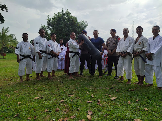 Danki Brimob Kompi 2 Bantu Alat Olahraga Untuk SMPN 1 Birem Bayeun Februari 2, 2020