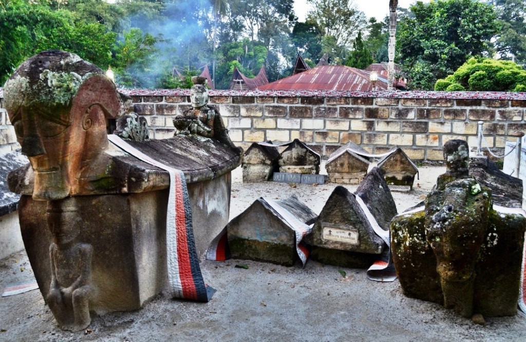 Pemakaman Batak Di Medan Objek Wisata