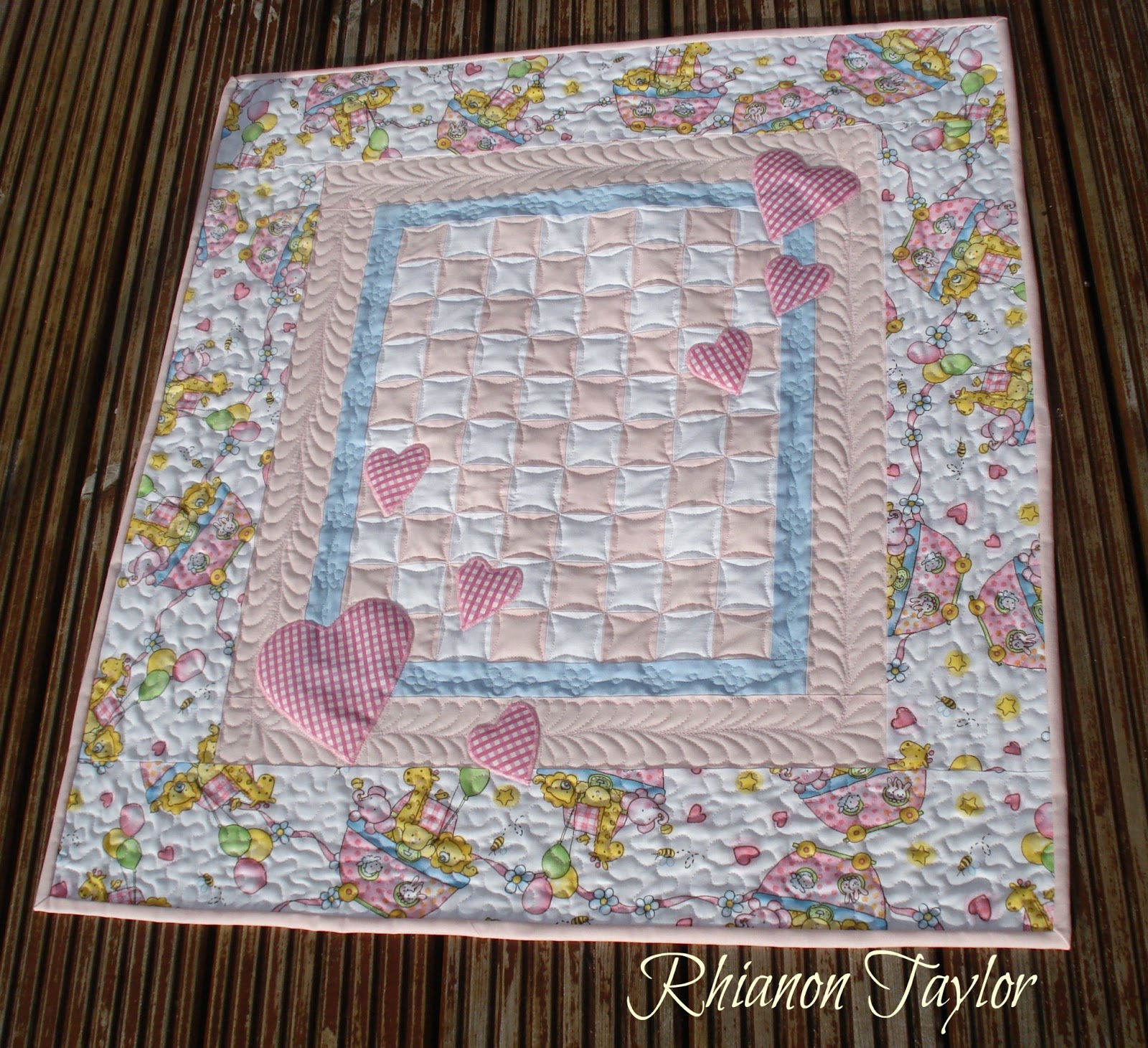 the-nifty-stitcher-hearts-baby-quilt