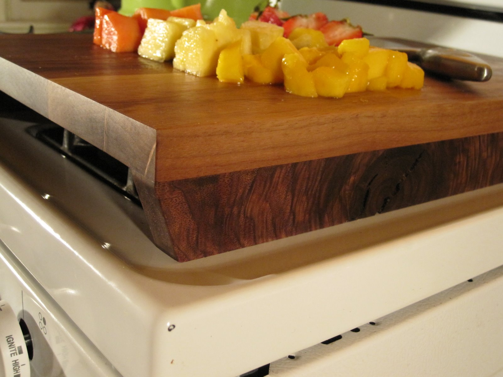As The Saw Blade Turns STOVE CHOP!! A Walnut Stove Top Cutting Board