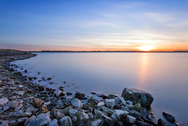 Sunset light beams across Grafham Water reservoir Golden sunlight hits the water at Grafham Water in Cambridgeshire