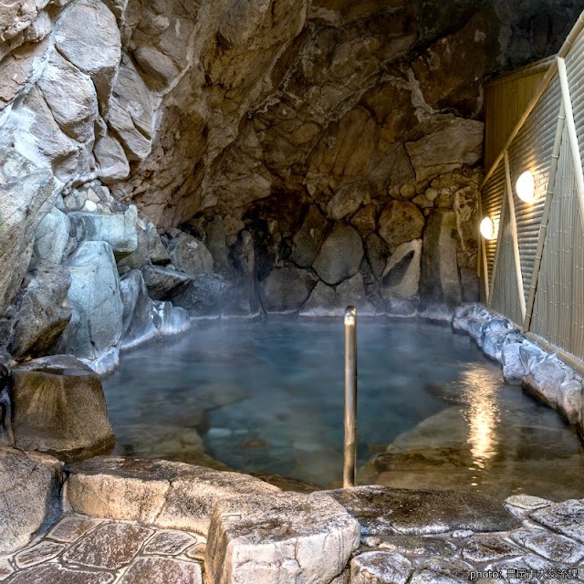 【一之湯】江戶名醫認證天下第一溫泉　在神秘洞窟內浸泡「海內第一泉」