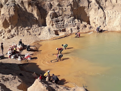 cribado-arena-mina-zafiros-de-ilakaka-madagascar