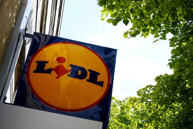 LIDL-UGT Estatal: empieza a vender parte de productos por en Madrid.