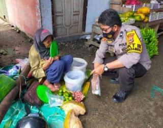 Haruu Saat Patroli, Ka SPKT Temui Nenek Penjual Sayur