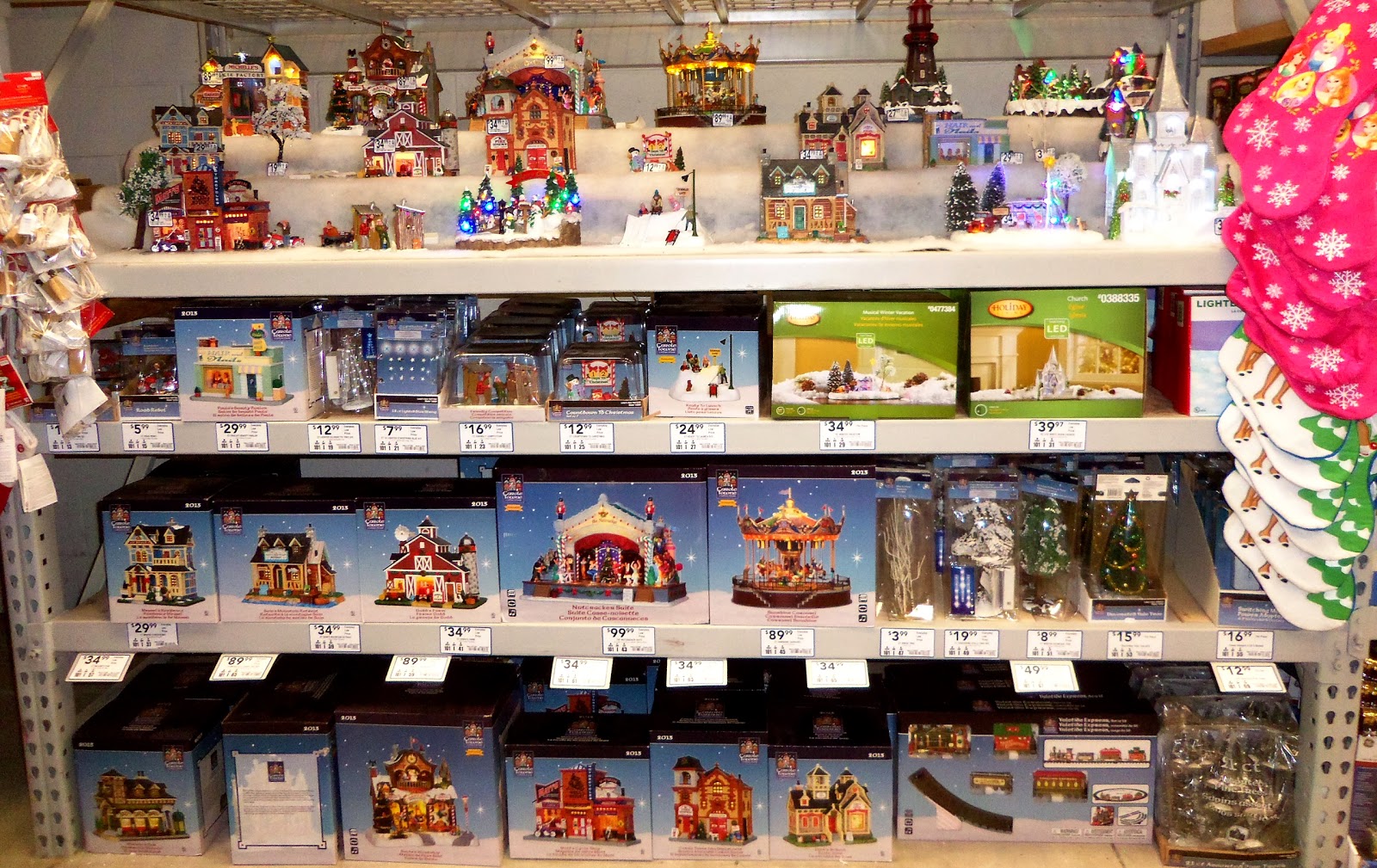 A DEBBIEDABBLE CHRISTMAS Christmas in the Stores Lowes