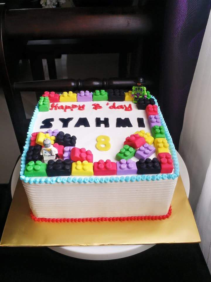 Zielicious Homemade Cakes: Kek LEGO - Homemade cake untuk tempahan kek