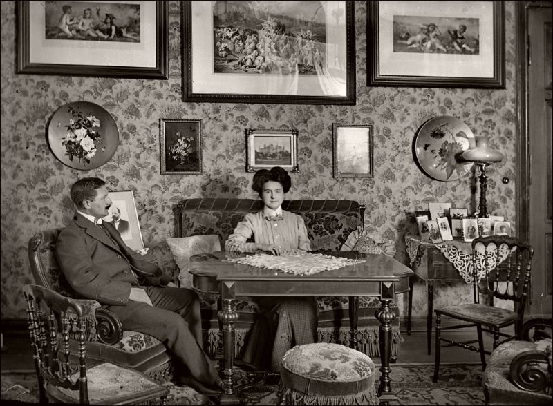 40 Amazing Found Photos Show Victorian People in Their Parlors Vintage News Daily