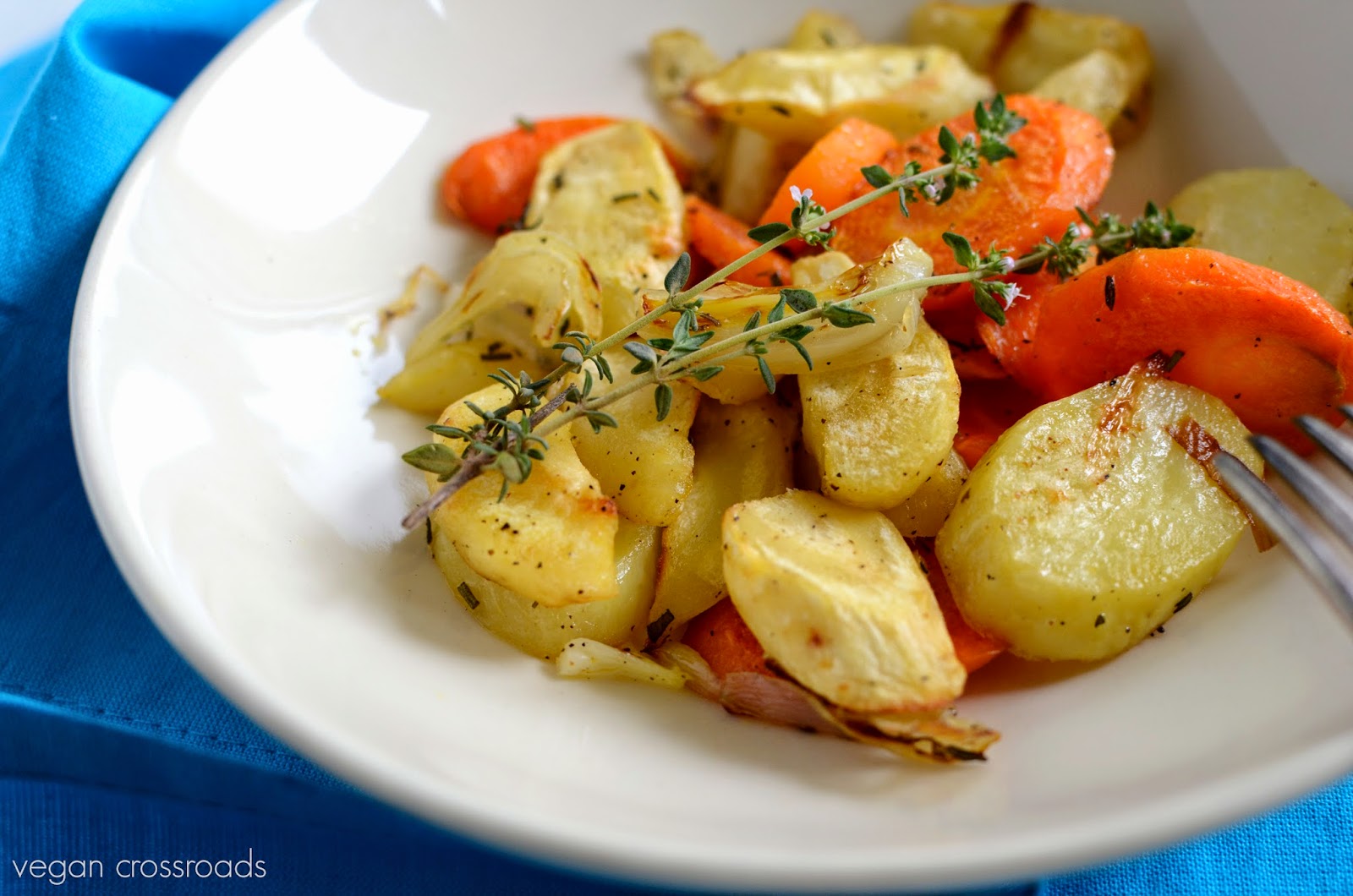 Karotten, Pastinaken und Kartoffeln aus dem Ofen = Oven roasted carrots ...