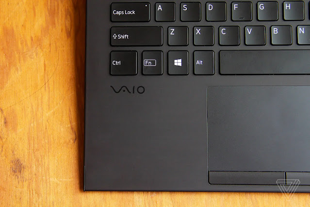 Vaio Vaio says it "aims to create a keyboard that's so comfortable that you feel as though every keystroke is entering your finger."biết hãng "nhắm đến tạo ra một bàn phím thoải mái đến mức bạn cảm giác như từng phím bấm đang nhập vào ngón tay bạn."