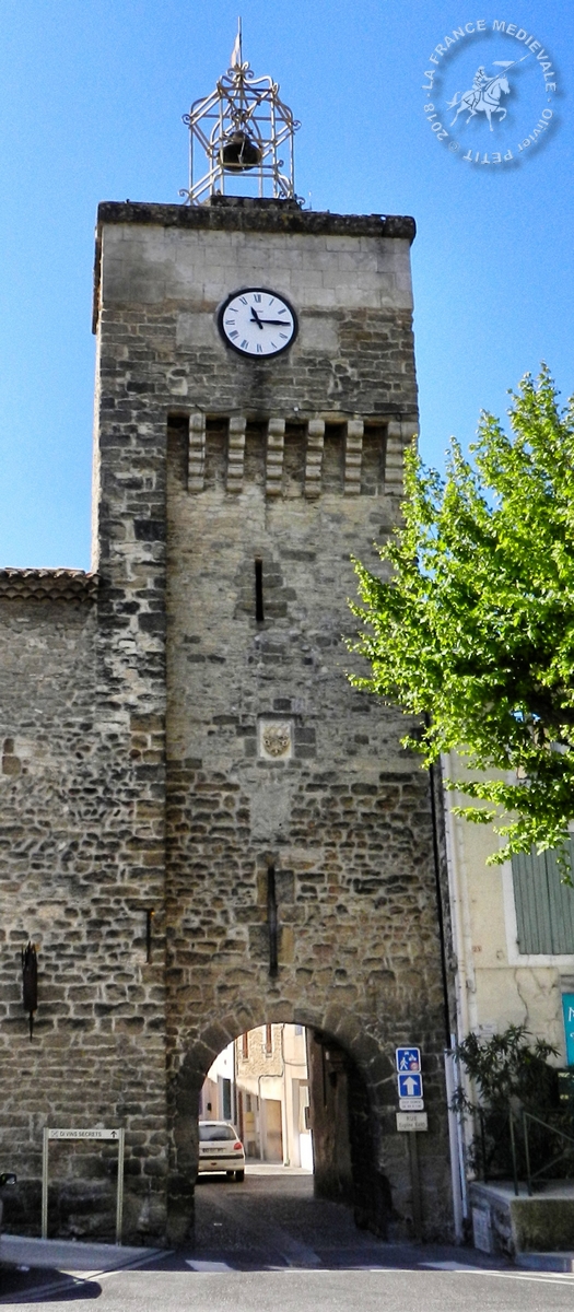 LA FRANCE MEDIEVALE SAINTECECILELESVIGNES (84) Tours et remparts