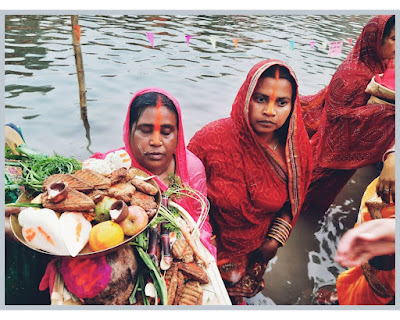 GAYA DM-SSP and ChhathPrav: डीएम- एसएसपी ने जल एवं दूध से डूबते सूर्य को दिये अर्घ्य, DM-SSP offered water and milk to the setting sun, AnjNewsMedia