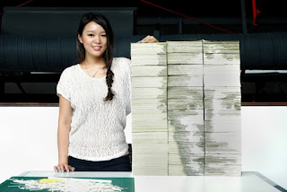 Retrato de Zuckerberg por Red Hong Yi con hojas de libros