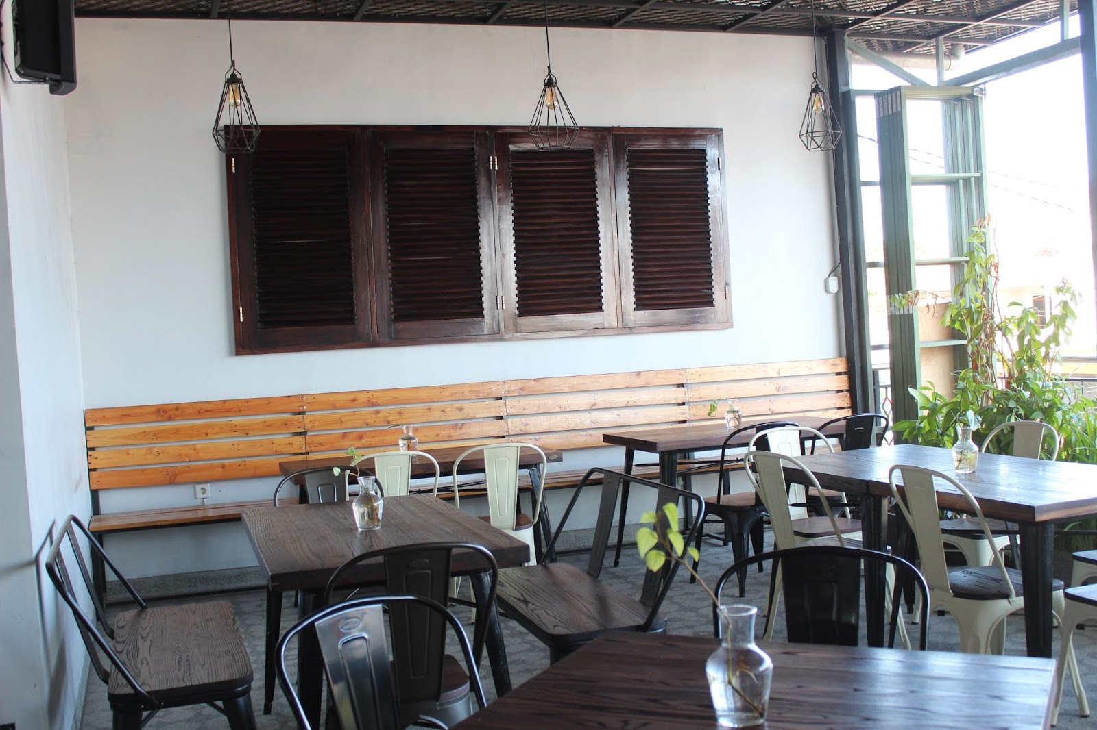 ALMOND BAKERY, CAKE AND ICE CREAM ( ALMOND CAFÉ) JOGJA