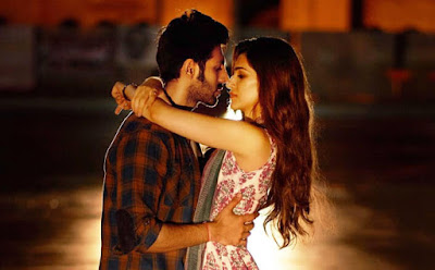Kriti Sanon Kartik Aryan Romantic Hot Kiss Scene from Luka Chuppi