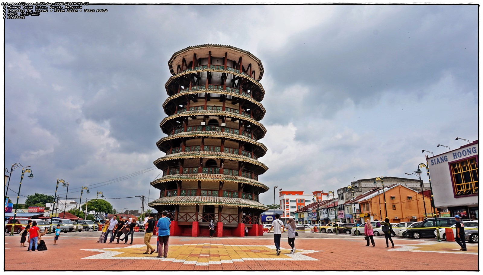Gambar menara condong Teluk Intan di Perak di Malaysia.