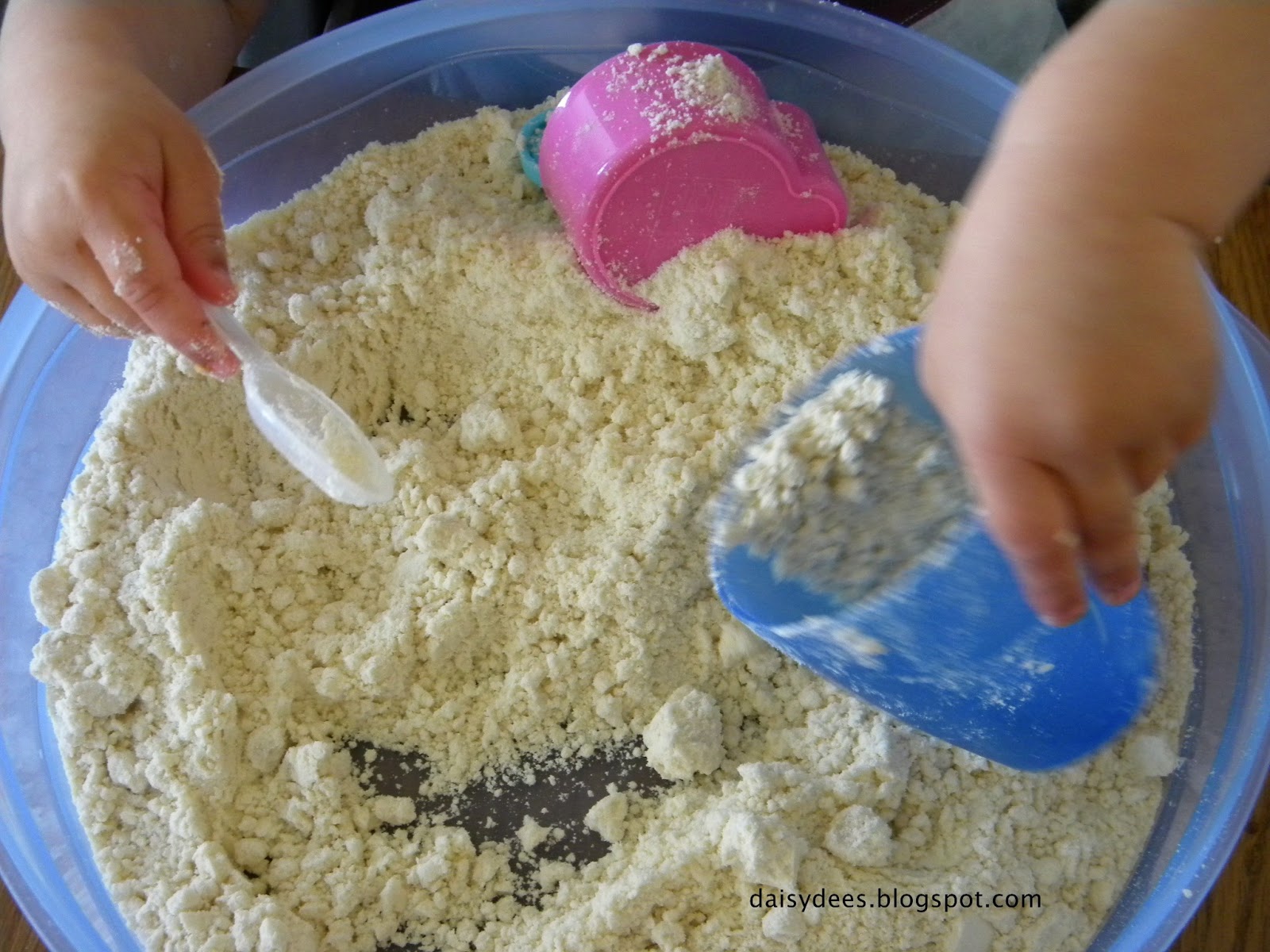 Kinetic Sand Mini Seau – 170 G De Sable Magique Effet Mouillé, Pour Enfants Dès 3 Ans