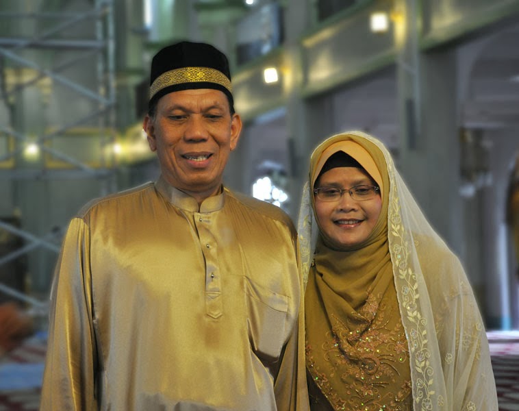 The'akad nikah' ceremony is a family affair attended by relatives 