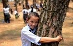 2,000 Nepalese tree-huggers claim world record