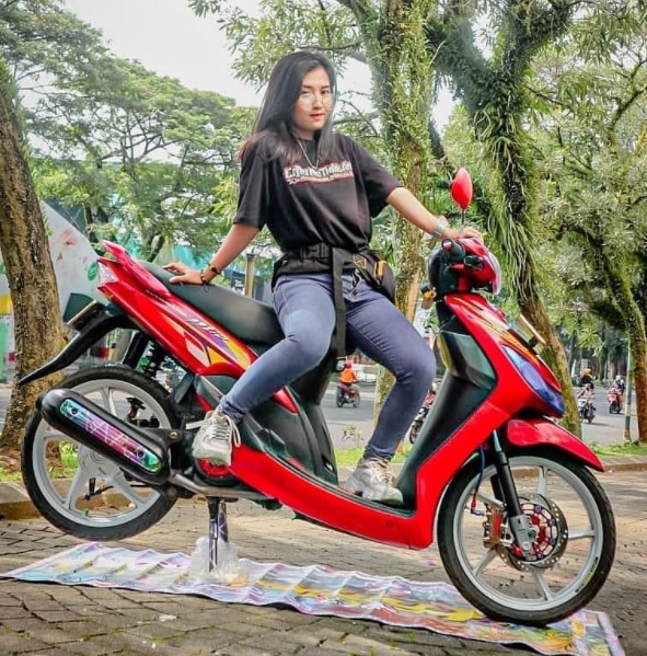 10 Modifikasi Mio Sporty 2021 Merah Kuning Hijau Putih Thailook Babylook Ban Besar Dan Standar Marchelloka Com