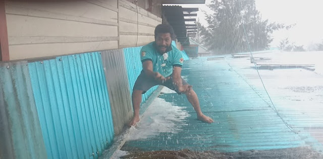 Hujan Es Guyur Puncak Papua Usai Kemarau Panjang Hujan Es Guyur Puncak Papua Usai Kemarau Panjang