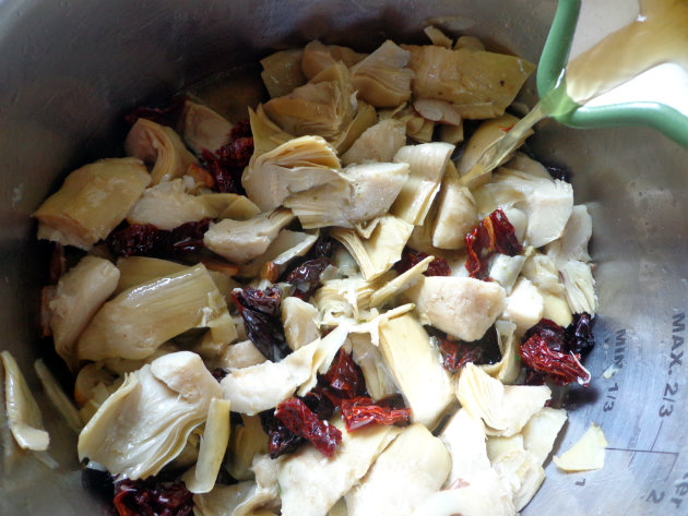 Gnocchi with artichokes by Laka kuharica: Add artichoke hearts and sun-dried tomatoes, white wine and broth