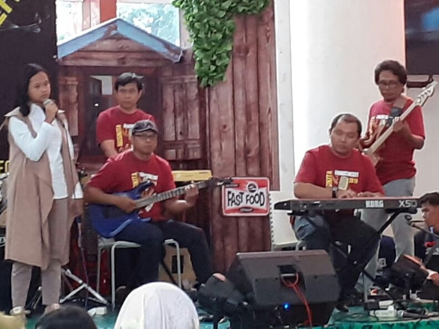 Les Gitar Purwacaraka