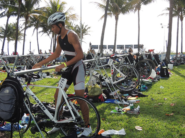 Competição de triatlon no Lummus Park 