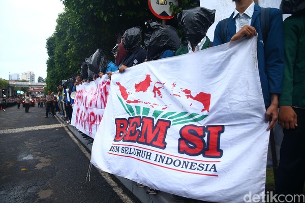 BEM SI Dorong Komjen Sigit Tuntaskan Kasus HAM di Sigi hingga Soal FPI BEM SI Dorong Komjen Sigit Tuntaskan Kasus HAM di Sigi hingga Soal FPI