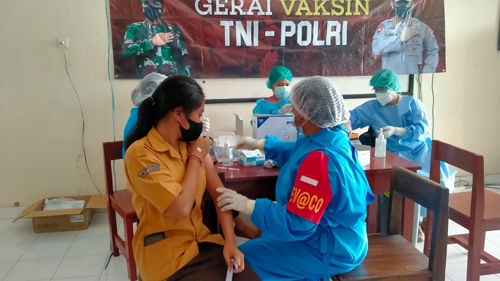 Ciptakan Kekebalan Komunal, Pelajar di Klungkung Jalani Vaksinasi