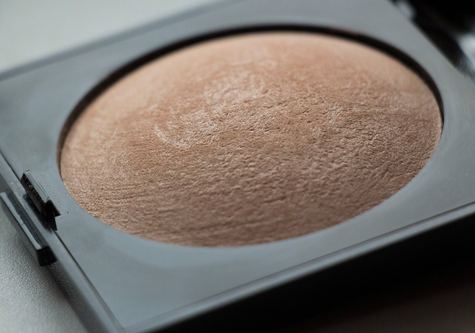 Dior backstage glow face palette 001 universal. флюид с эффектом мягкого свечения soft glam filter fluid, 010 fair light. хайлайтер 1. Dior хайлайтер 001. киров магнит мейбеллин скульптурирующая пудра хайлайтер.