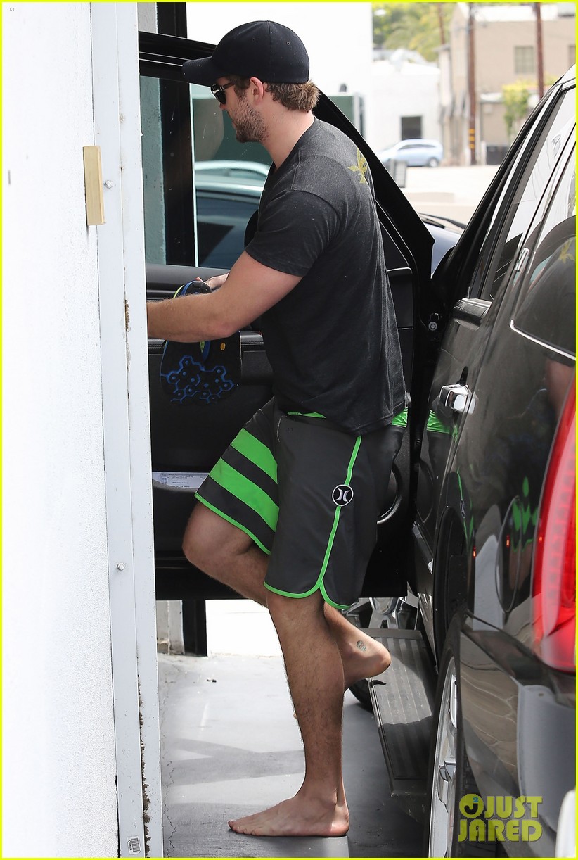 Liam Hemsworth ~ FEET Always