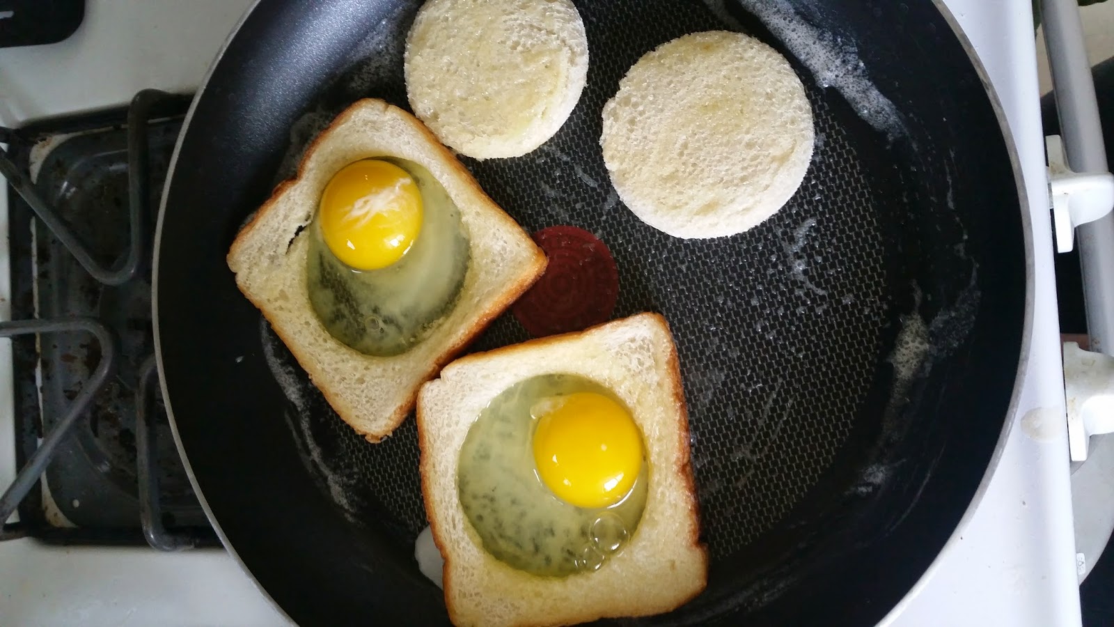 Steffy's Kitchen Experiments Eggs in a Basket
