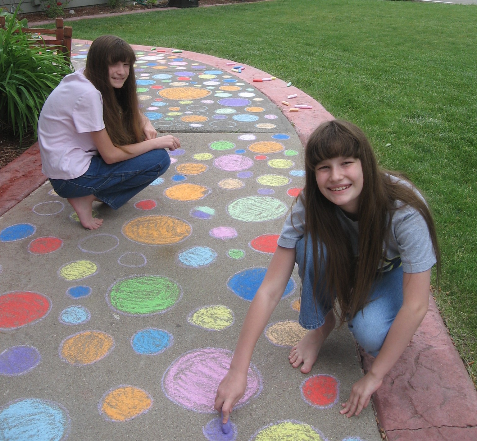 Almost Unschoolers: Sidewalk Chalk Circles
