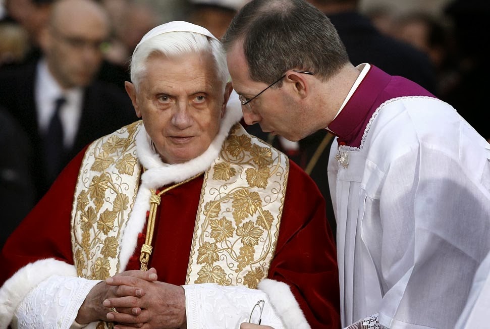 + Dominus Vobiscum + Guido Marini celebra 49 anos e ainda permanece no