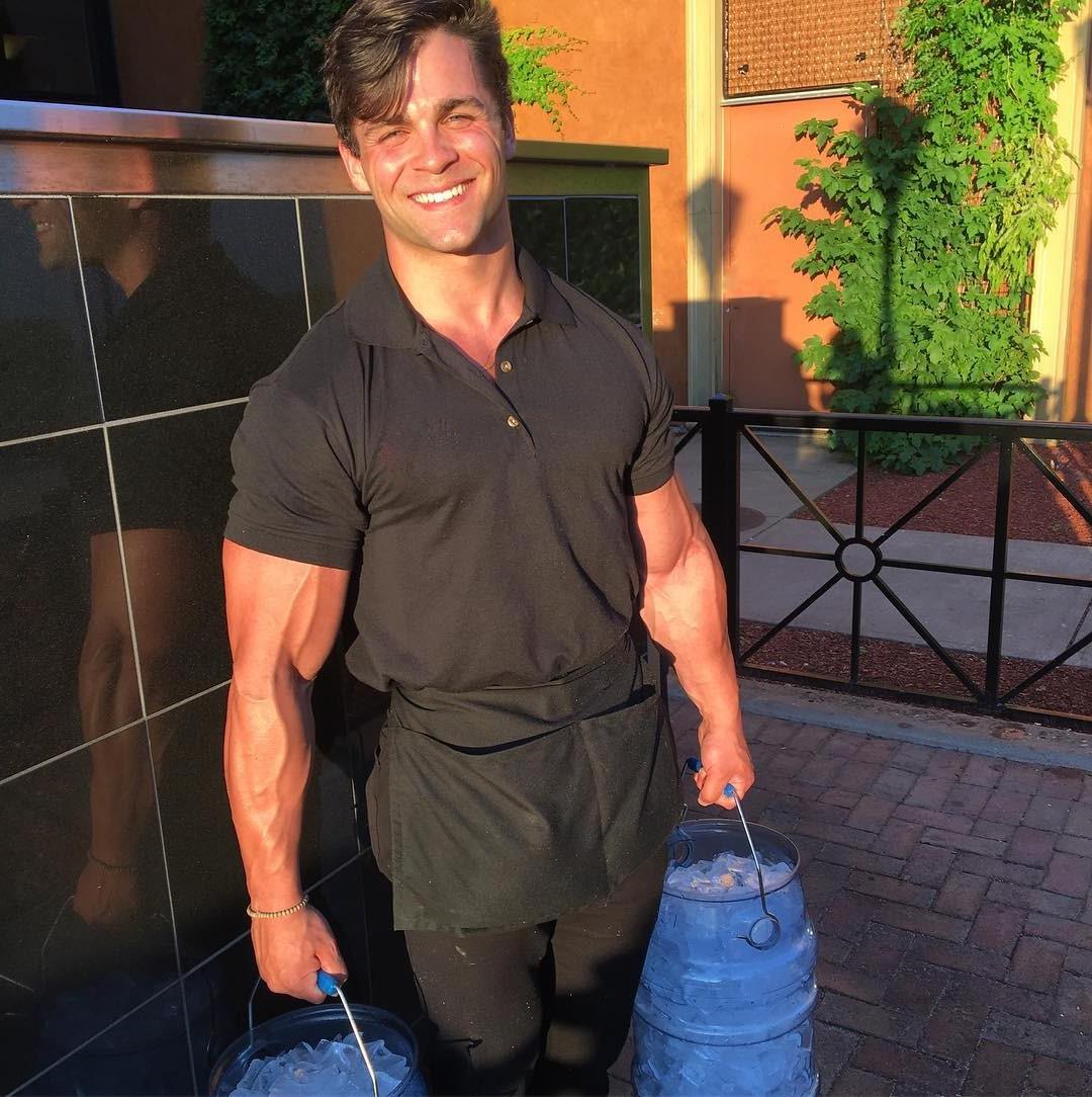 sexy-muscular-ice-boy-tobias-mcgunnigle-