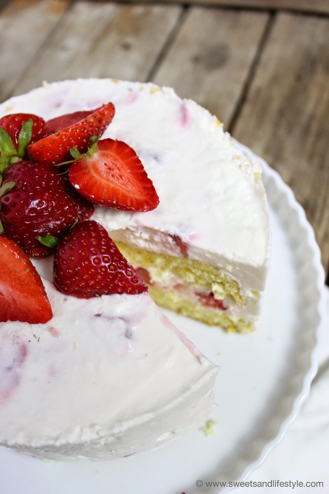 Erdbeer-Joghurt-Torte für das verlängerte Wochenende - Sweets &amp; Lifestyle®