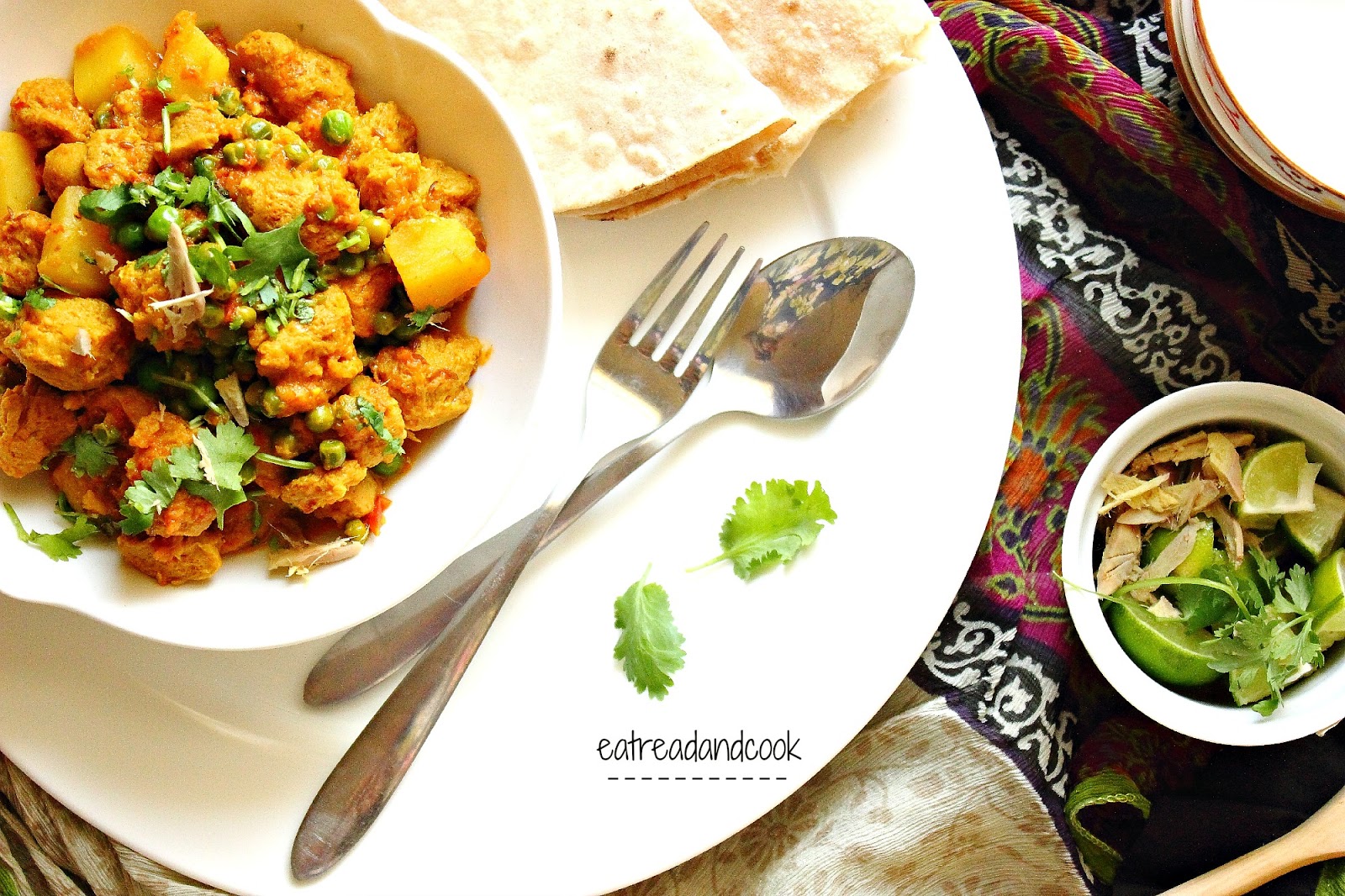 Soya Bean er Torkari / Indian Soya Chunk Curry