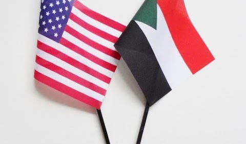 وزير الخارجية الامريكي يصل الخرطوم و يجتمع بحمدوك فور وصوله