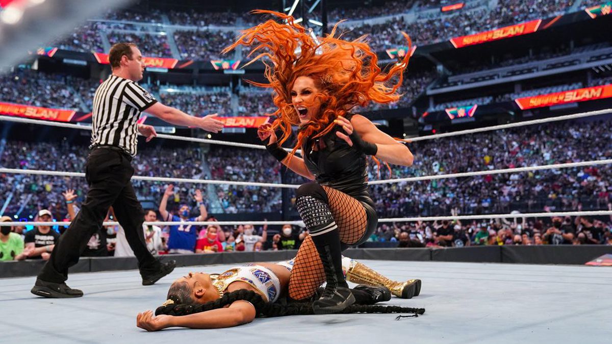 Rápida vitória de Becky Lynch contra Bianca Belair foi uma decisão 100% de Vince McMahon