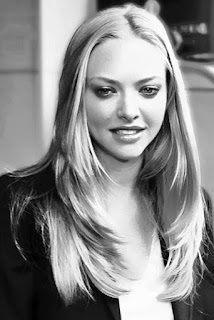 black and white photo wallpaper of sweet and hot AmandaSeyfried the hollywood actress for whatsapp fb DP display picture.jpg
