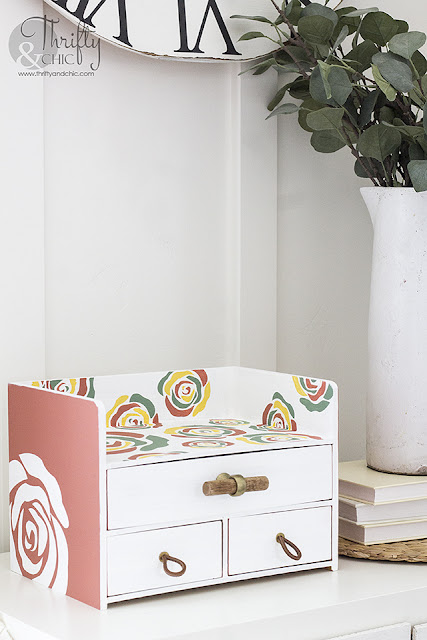 Organizer hack. Organization and decluttering ideas. Bathroom organization ideas. Desk organizer. DIY desk organizer makeover.
